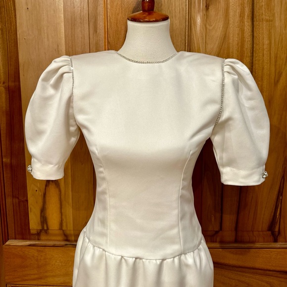 A.J. Bari - VTG 80s Structured White Satin Formal Dress/Crystal Trim - EUC 4 - Picture 4 of 17